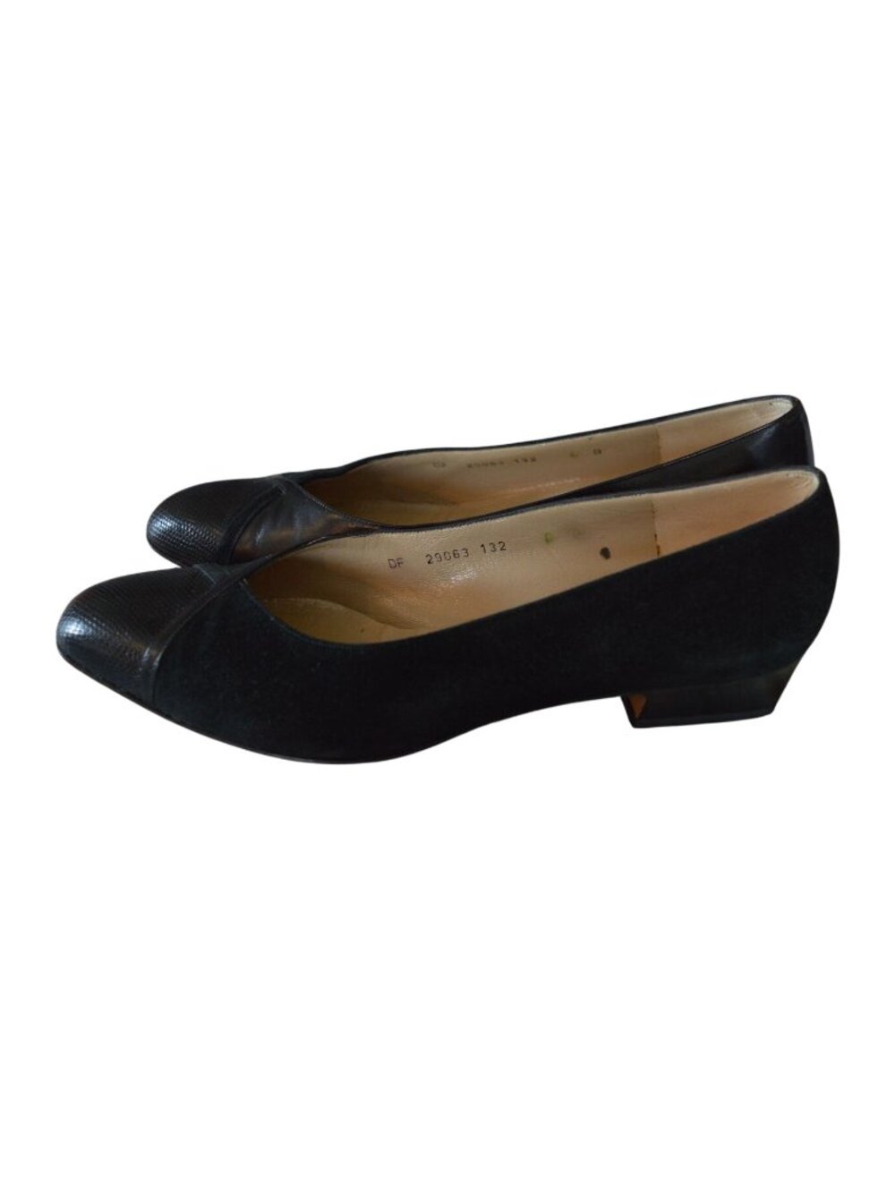 Vintage 1980s Salvatore Ferragamo Low Heel Pumps Black Women's Size 6B Corporate